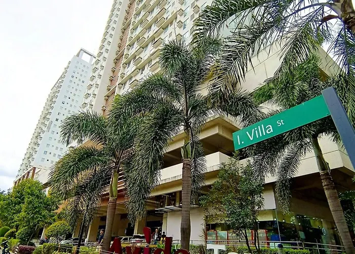 1014t2 Avida Towers It Park 2br Unit With 2cr & 2tv Cebu